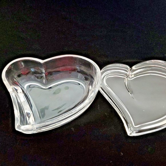 Clear Glass Contemporary Elegant Heart Shaped Trinket Box Container with lid - Picture 4 of 5